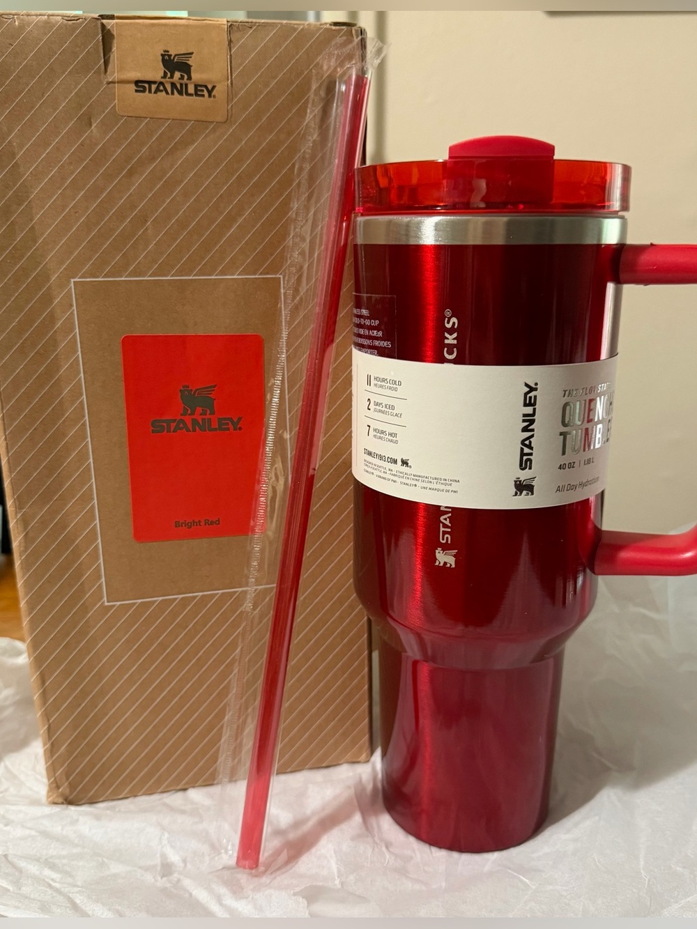 Starbucks Holiday Red 40 oz Quencher Flowstate H2.0-NWT❤️🩶